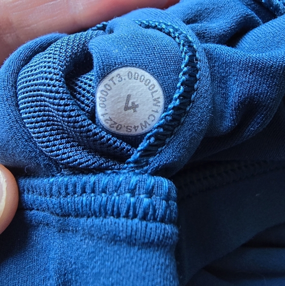 lululemon athletica Blue Crop Top - Picture 3 of 3